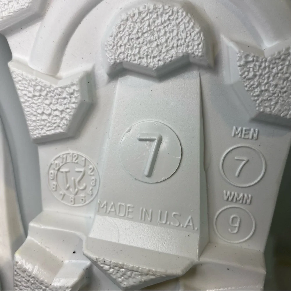 DIKEN Women’s Size 9 Men’s Size 7 Boots Rubber Waterproof White SERVUS NWT